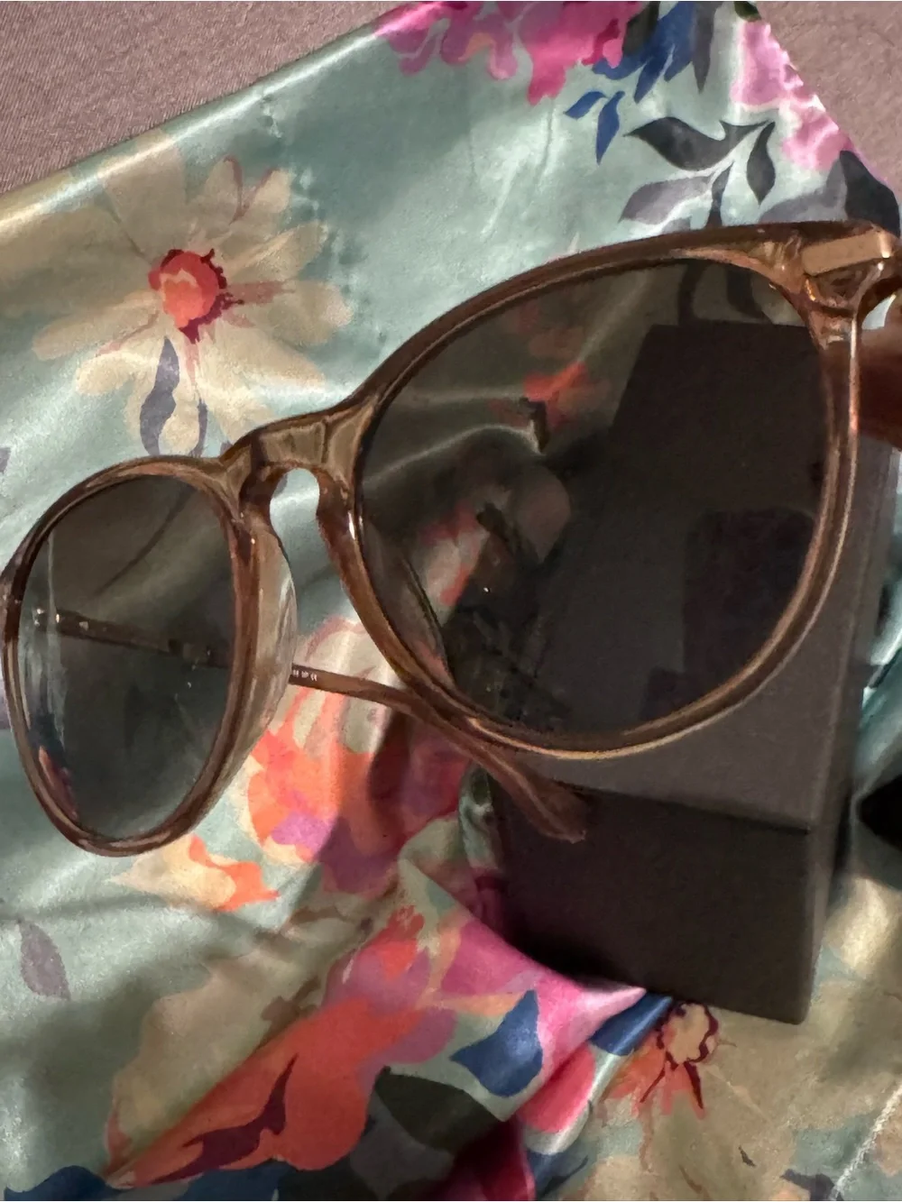 Soleurs Women's Brown Sandstone color Sunglasses Cateyes